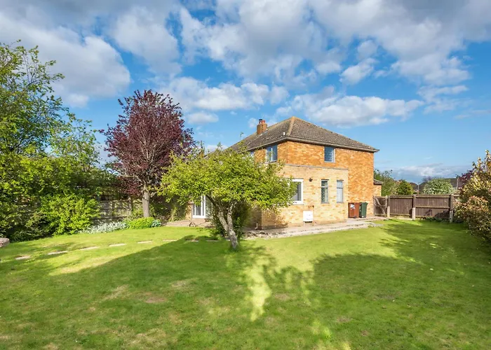 Kidlington 3 Bedroom House With Parking & Large Garden