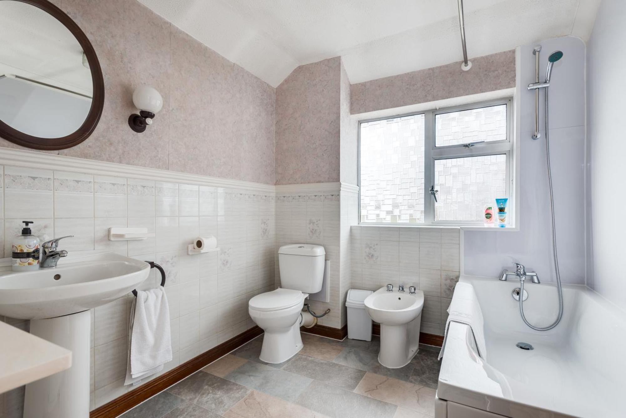 3 Bedroom House With Parking & Large Garden Holiday home Kidlington