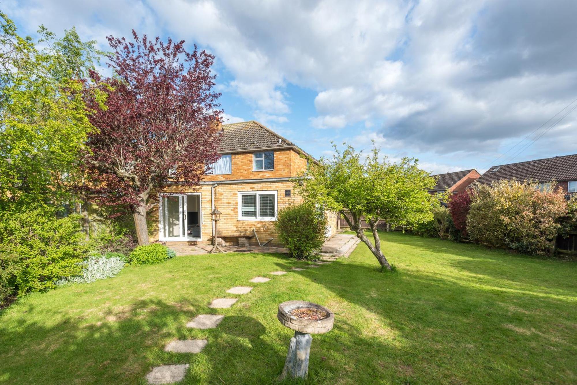 Holiday home 3 Bedroom House With Parking & Large Garden Kidlington